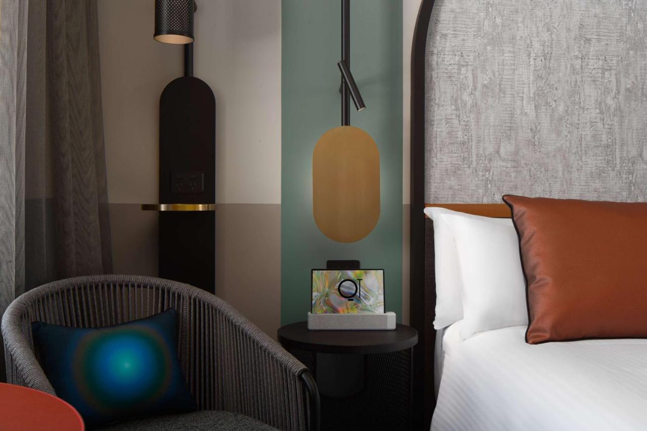 Hotel Qt Newcastle Exterior foto A smart hotel room