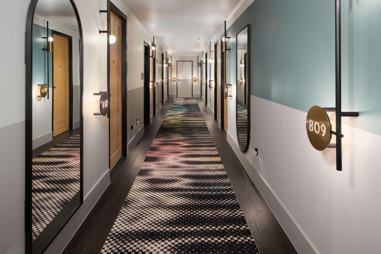 Hotel Qt Newcastle Exterior foto A corridor at the hotel