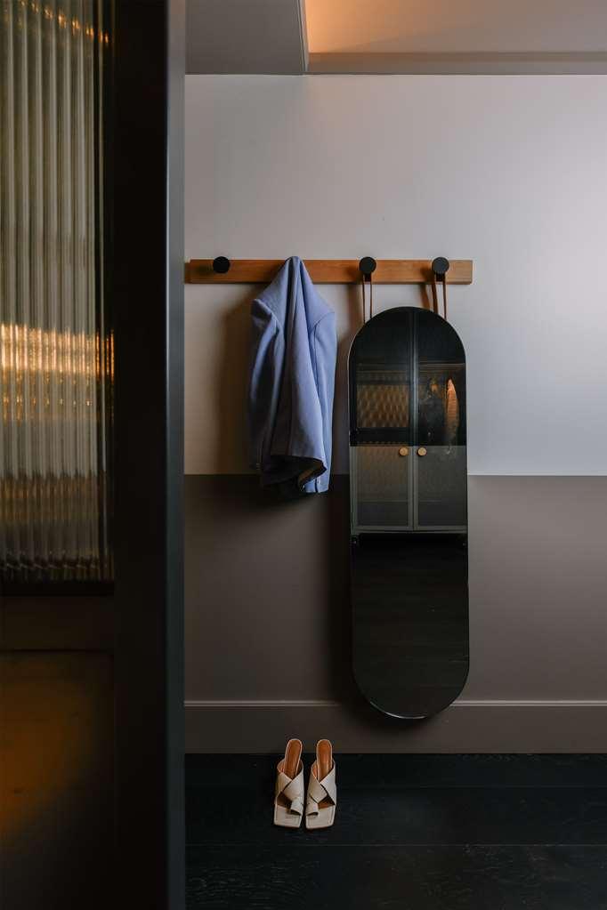 Hotel Qt Newcastle Zimmer foto A coat rack